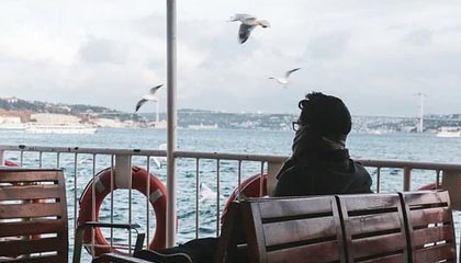 大东南：原材料价格与国际原油价格涨跌息息相关，将对公司生产经营及利润方面带来一定影响