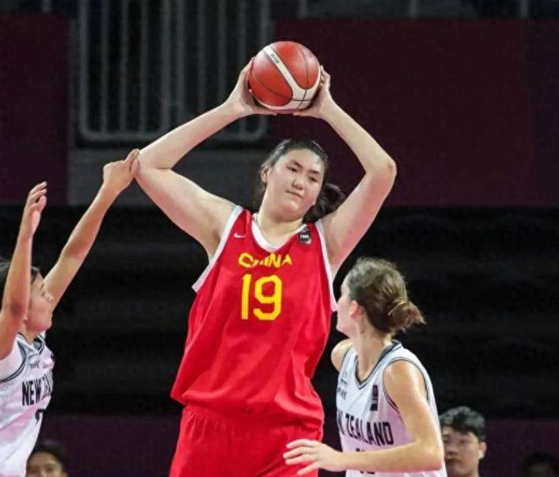 遗憾!2米28女篮新星离开国家队,宫鲁鸣亚洲杯困难了