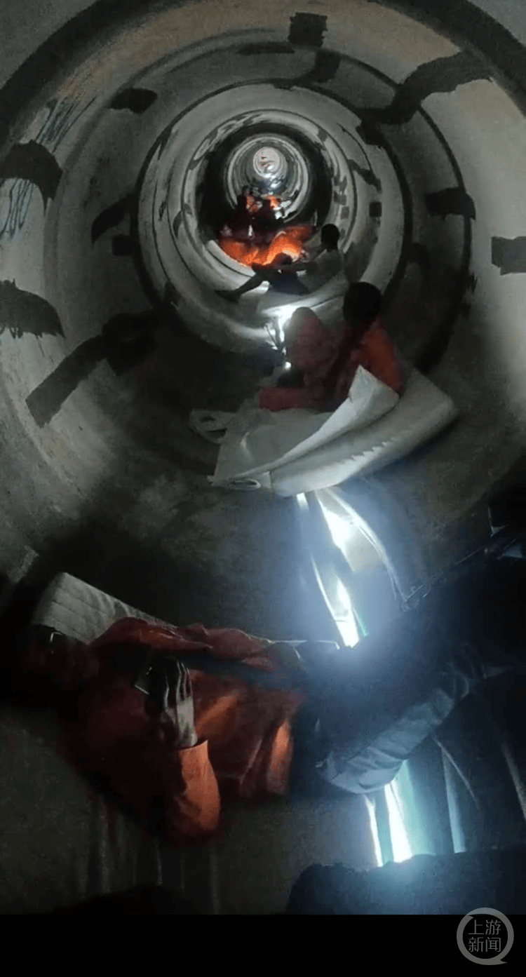 四川男子讲述在以经历:有时到四五米深地下管道躲避 睡眠多少取决于导弹打的次数