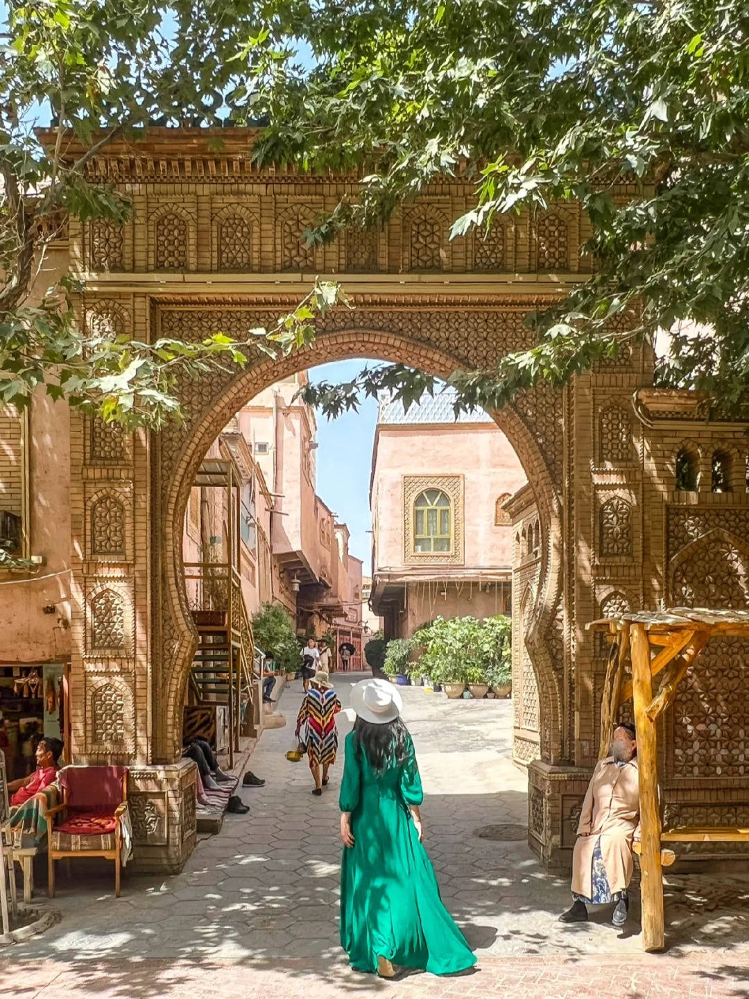 新疆跟团费用一览，行程报价实时更新，超值攻略首次公开