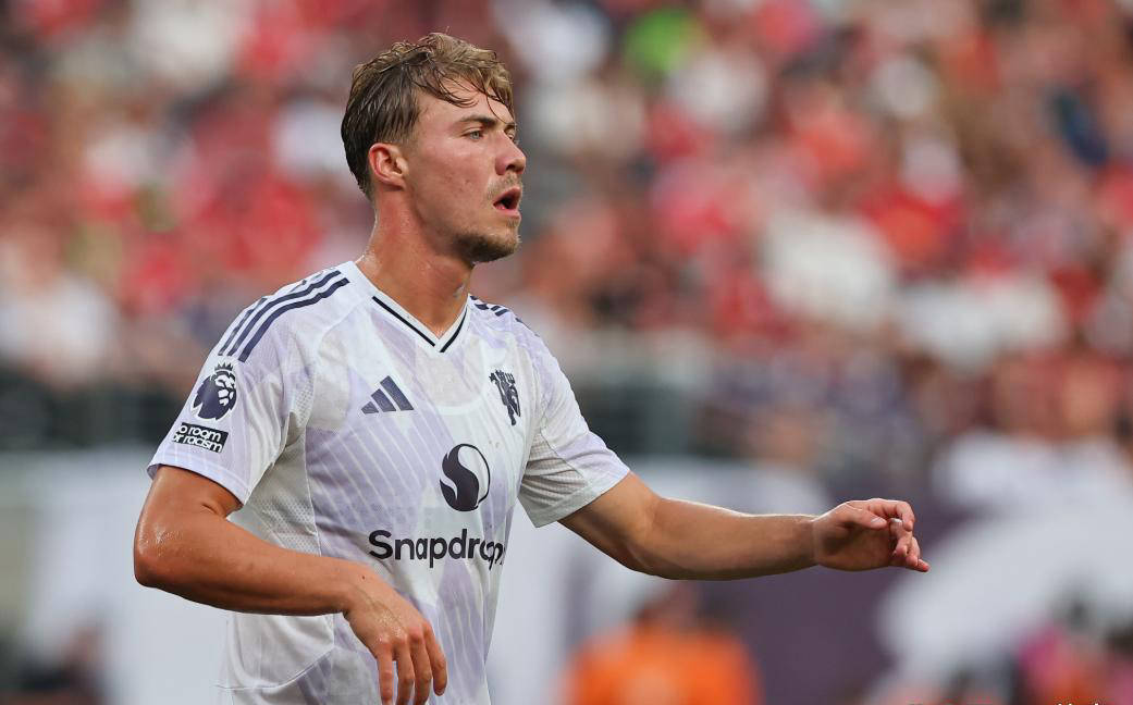 意甲最新转会动态：AC米兰签下德温特，卢克曼倾向国际米兰