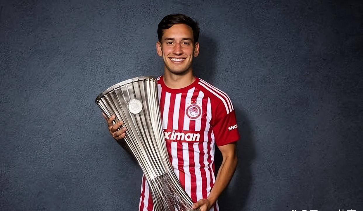 意甲最新转会动态:AC米兰签下德温特,卢克曼倾向国际米兰