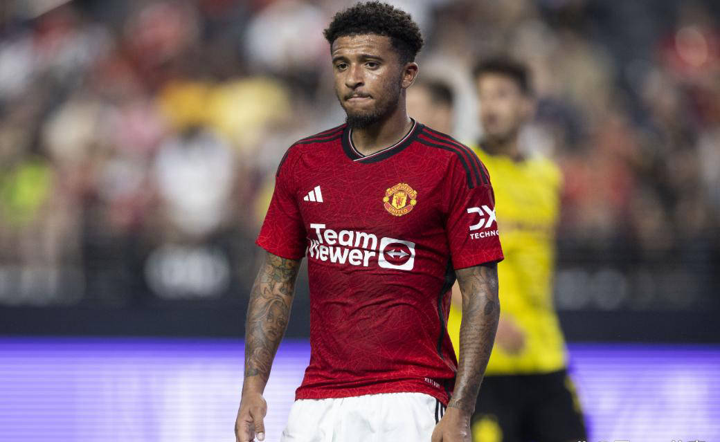 意甲最新转会动态:AC米兰签下德温特,卢克曼倾向国际米兰