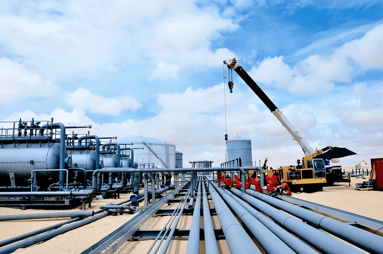 石油大逃亡!伊朗日均狂运233万桶原油,中伊铁路改写能源规则