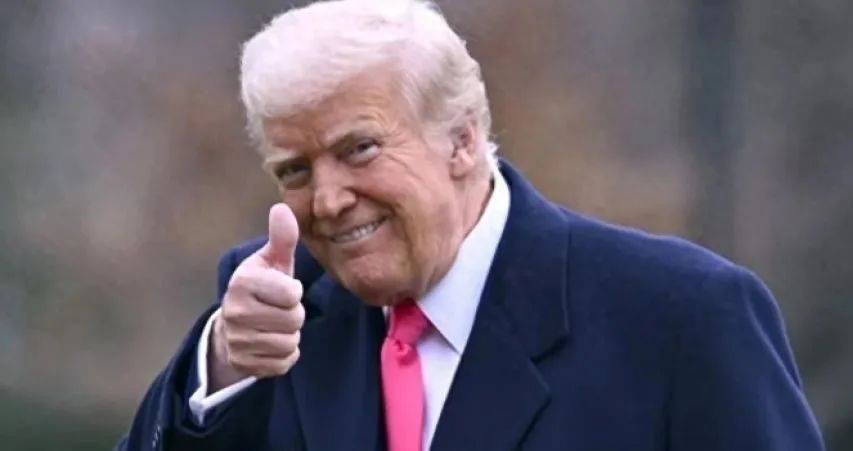 美国拿印度杀鸡儆猴！特朗普被当场质问：中国也买俄罗斯原油，为什么只有印度被制裁？