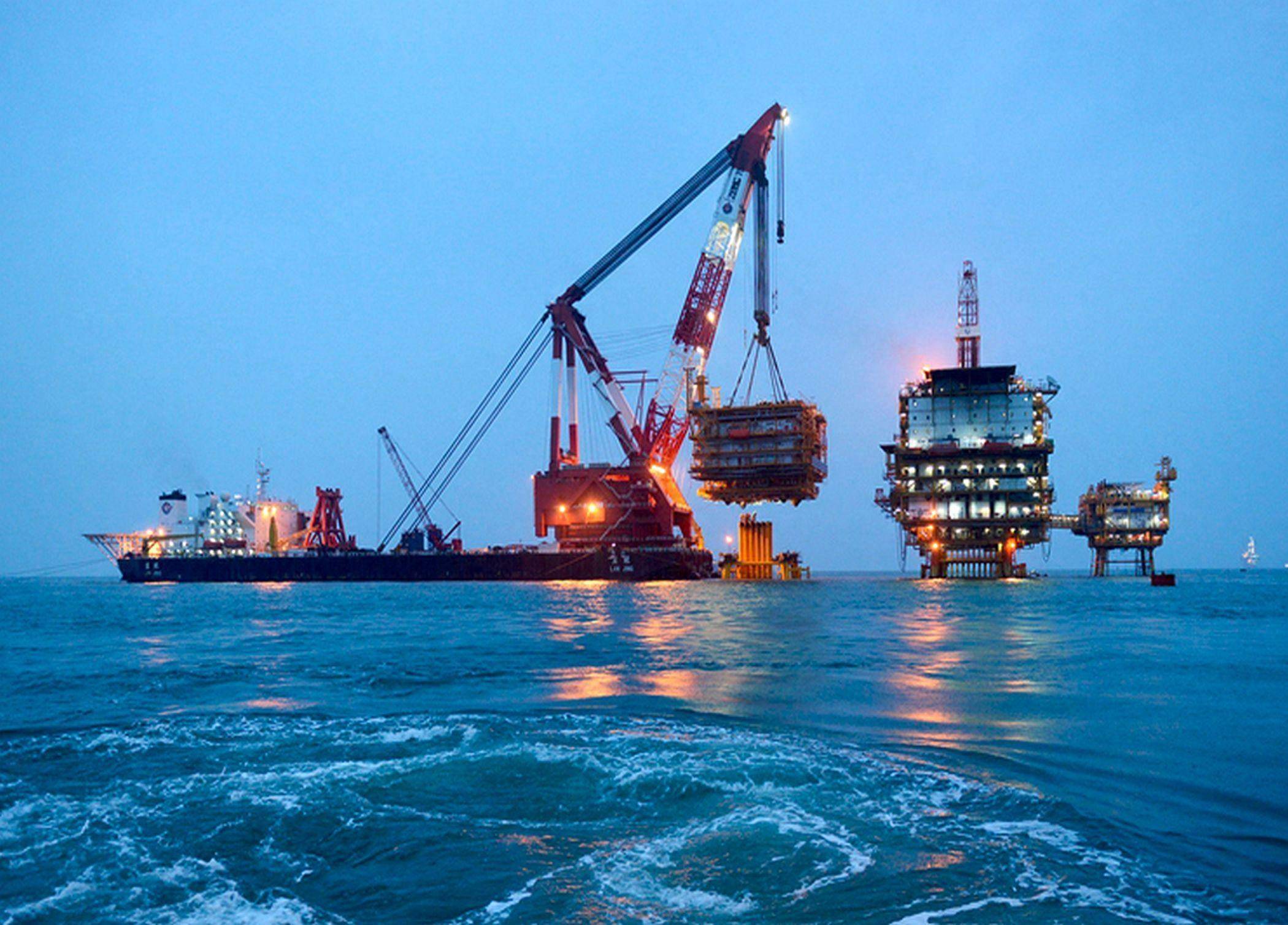 特朗普一宿没睡，刚醒就喊话中国买原油，中方早就看清了套路