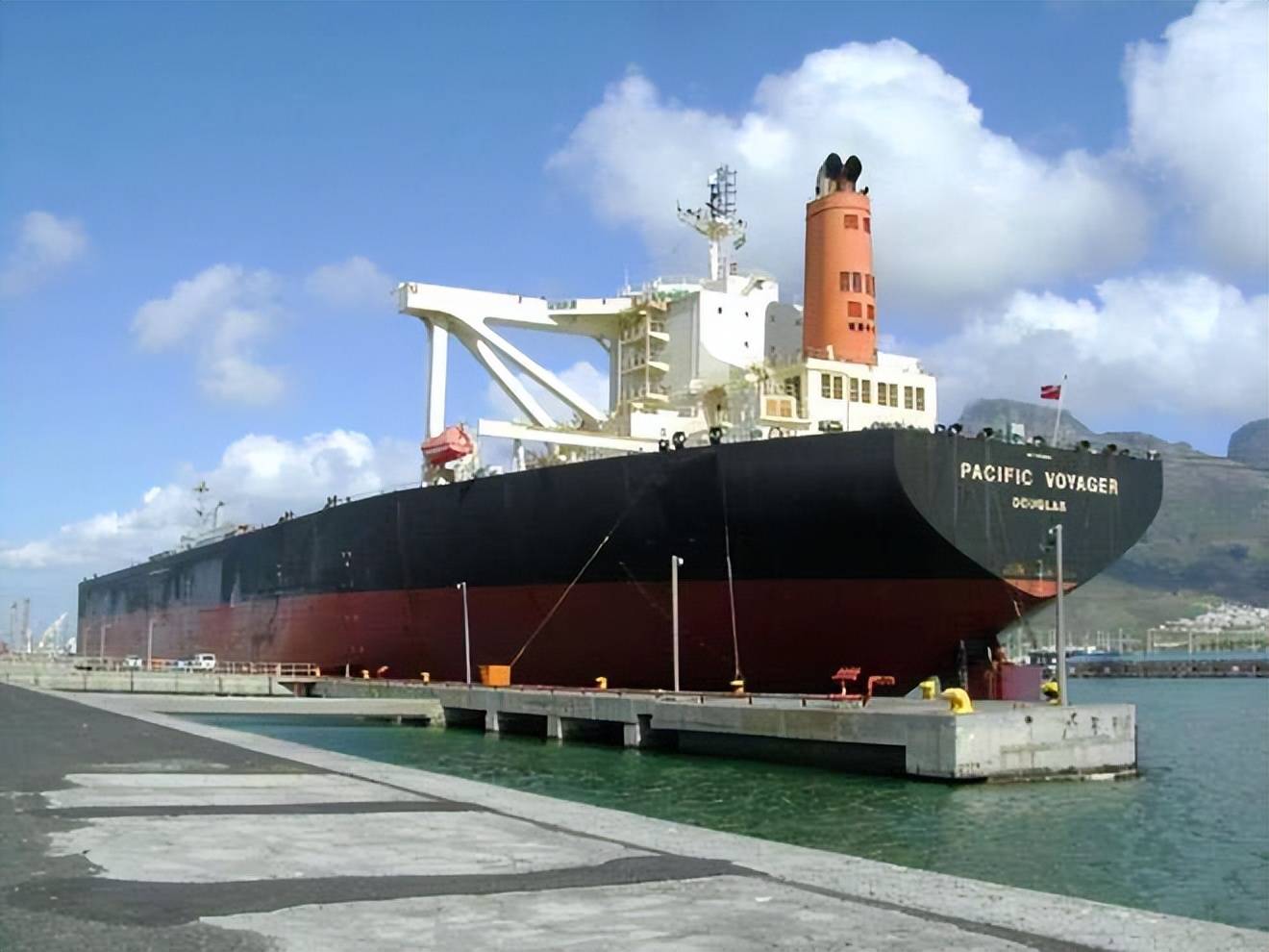 特朗普一宿没睡，刚醒就喊话中国买原油，中方早就看清了套路