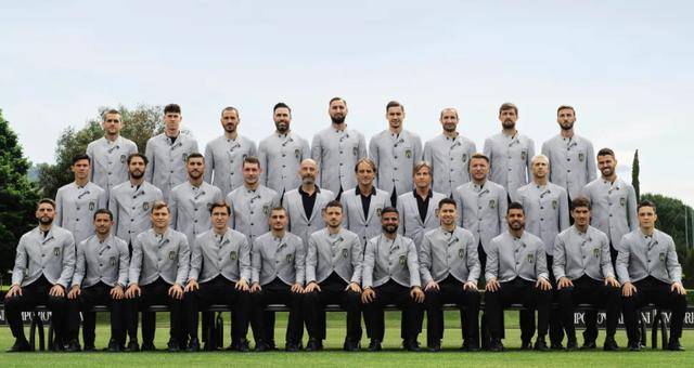 传奇设计师乔治·阿玛尼去世:无结构的外套,有结构的传承