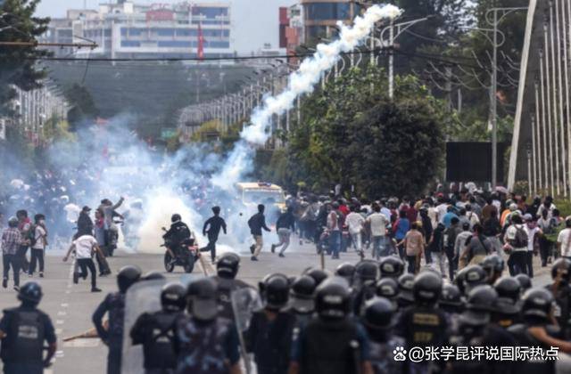 邻国一夜变天，高层接连遭殃，总理连夜跑路后，总统做出惊人决定