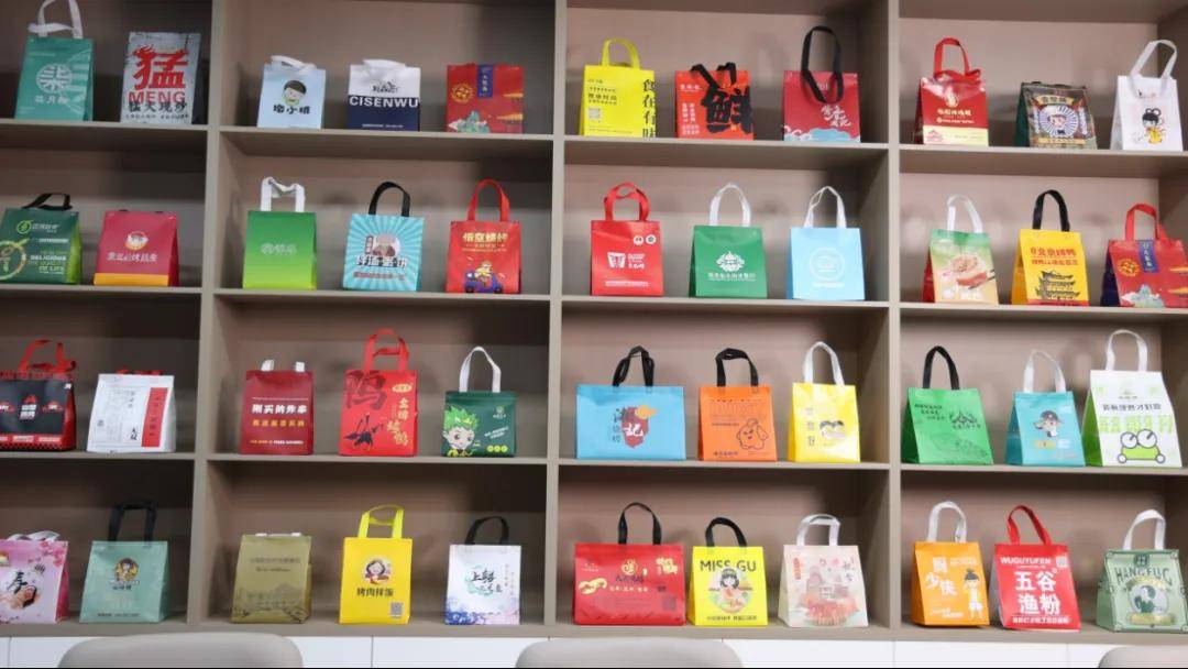 温州老板卖几毛钱小东西,从4人团队干到年销过亿