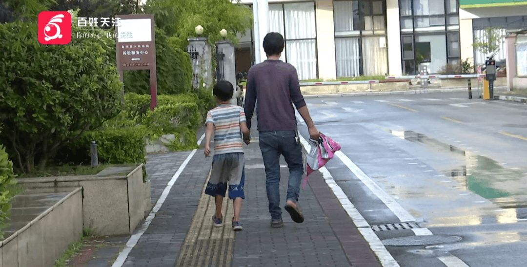 心酸！12岁男孩“独居”贵阳一安置房内，父亲回应：迫于无奈，因为……