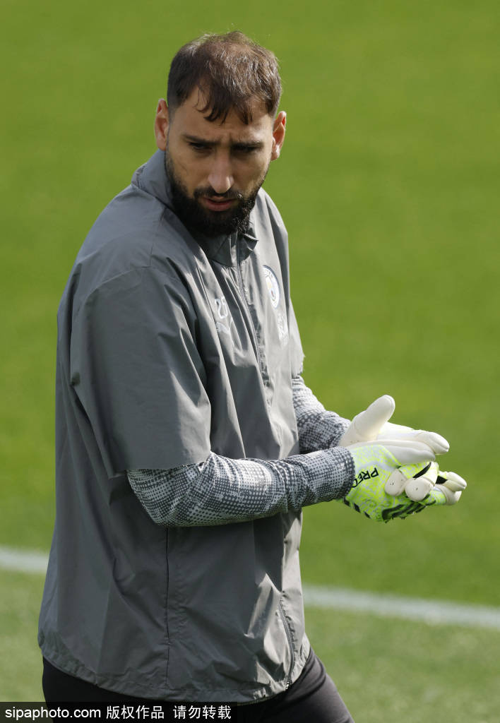 出击犹豫?多纳鲁马全场数据:两次扑救,22次长传成功率36.4%。