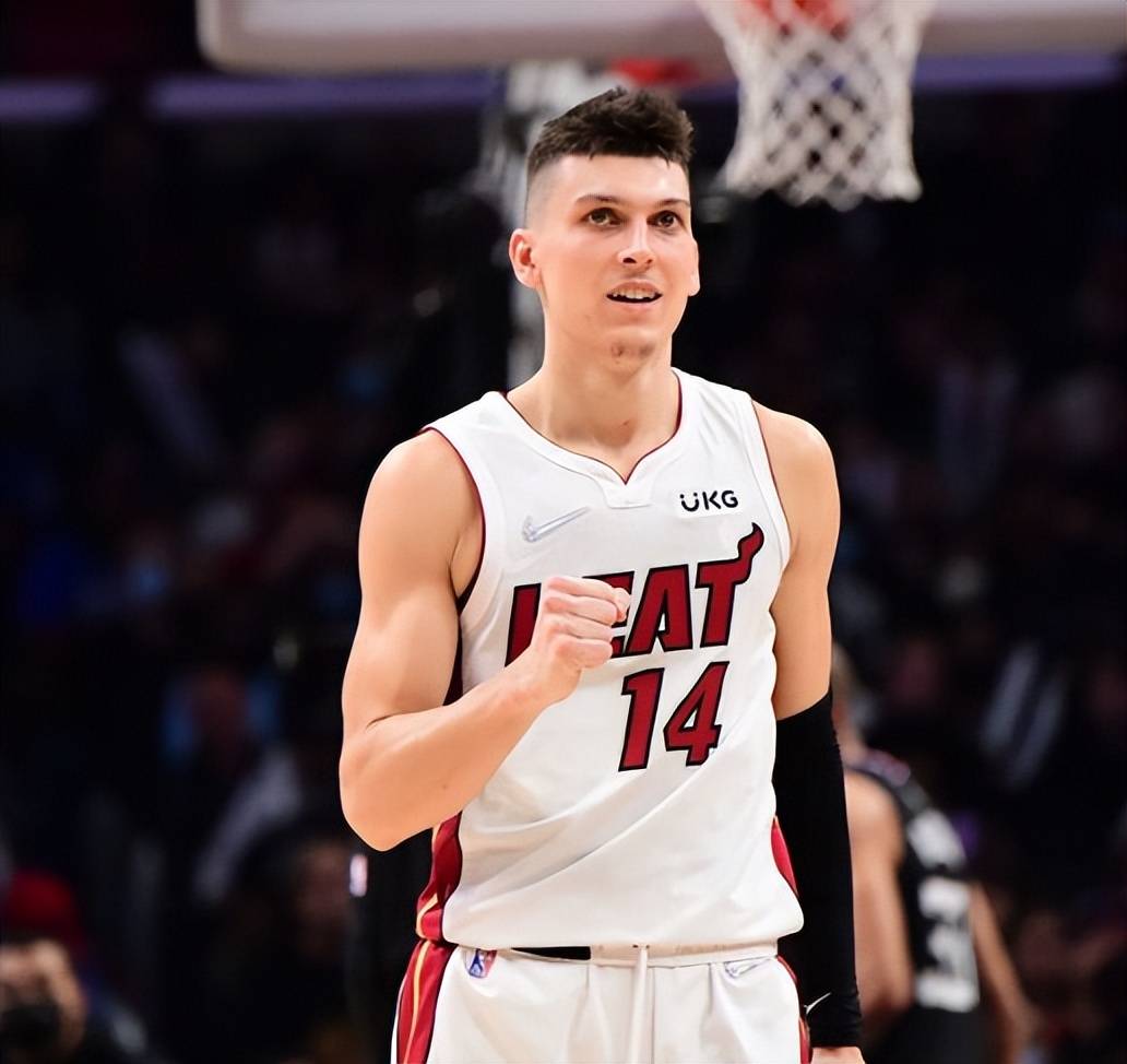 福克斯续约利好希罗?寻求4200万均薪良心价 美媒:希罗强于福克斯