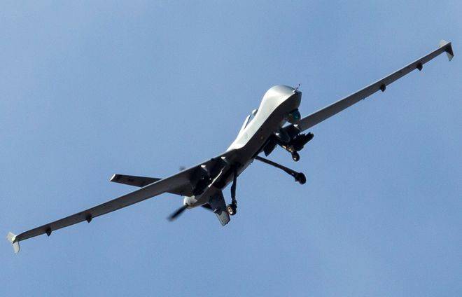 美无人机首次实战发射地狱火导弹，UFO意外反击续航飞行。