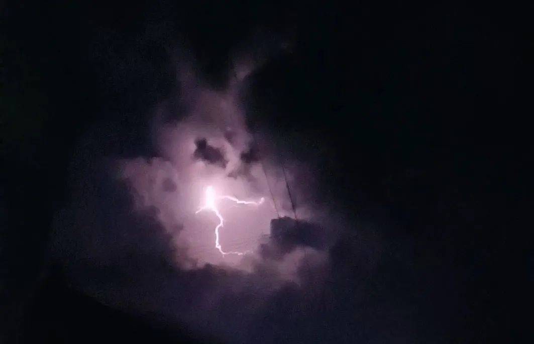 昨夜,徐州天空拍到罕见的一幕!“嘘,我在焊我的UFO”