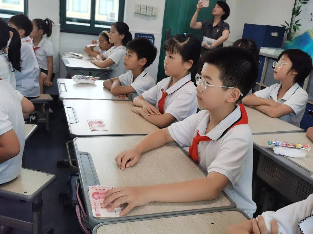 小小人民币，趣识大奥秘。