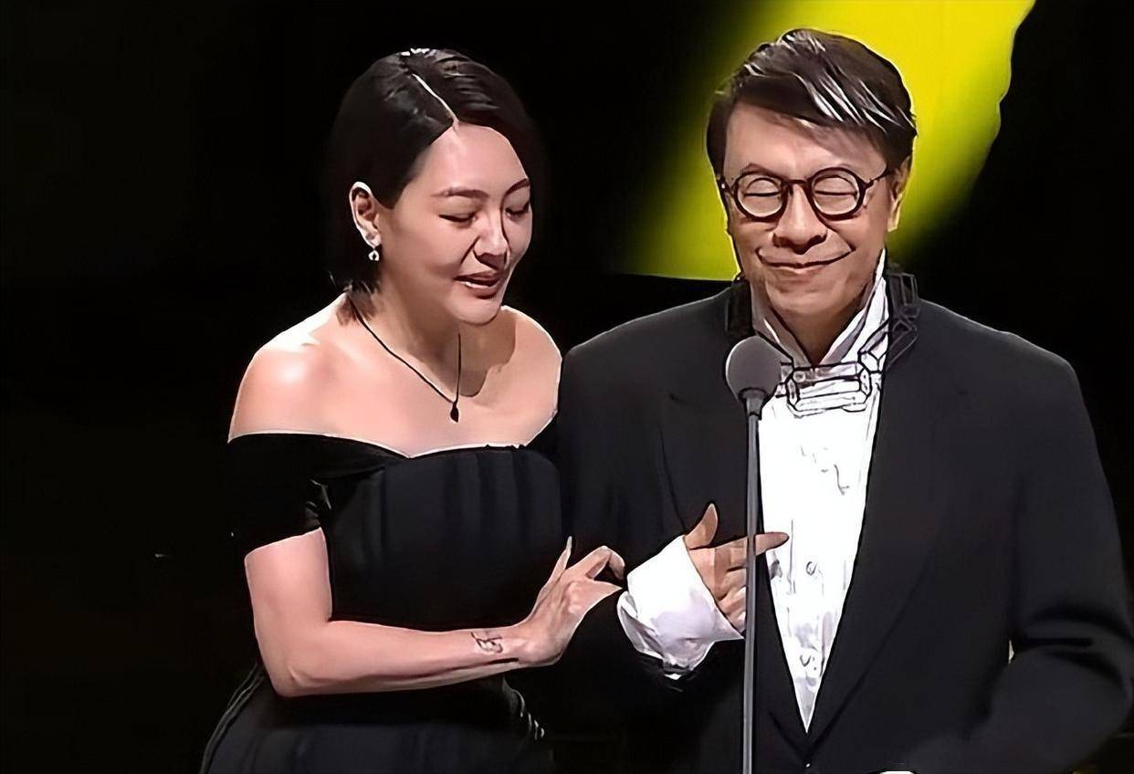 大S离世半年未办葬礼，小S借金钟奖消费大S，遭全网质疑太做作