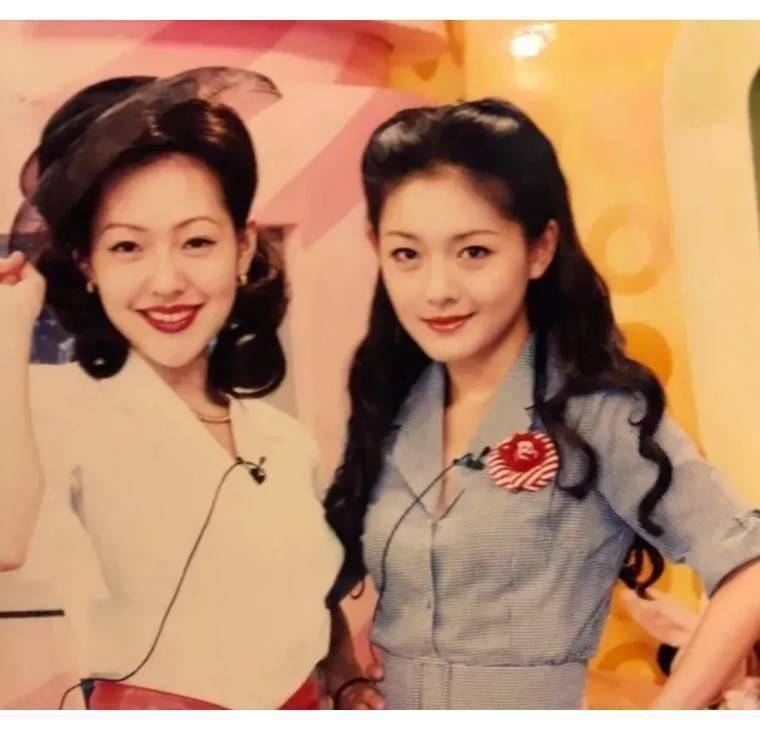 大S离世半年未办葬礼，小S借金钟奖消费大S，遭全网质疑太做作