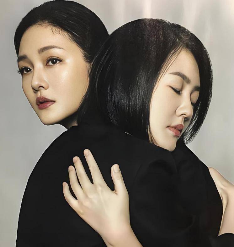 大S离世半年未办葬礼，小S借金钟奖消费大S，遭全网质疑太做作