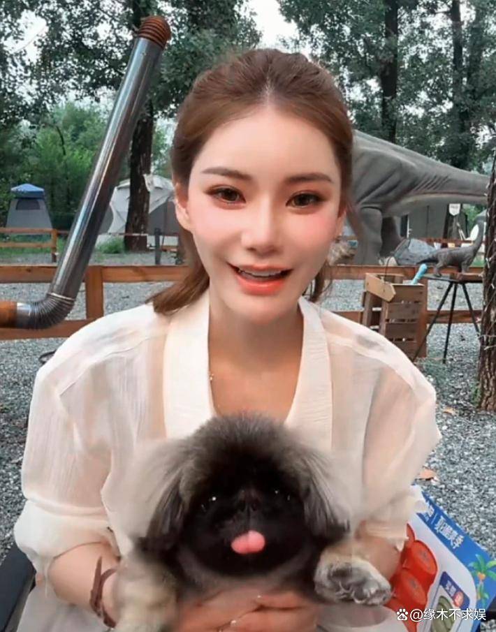 马筱梅为爱犬办葬礼遭网暴,评论区沦陷,和大S离世时画风太像!