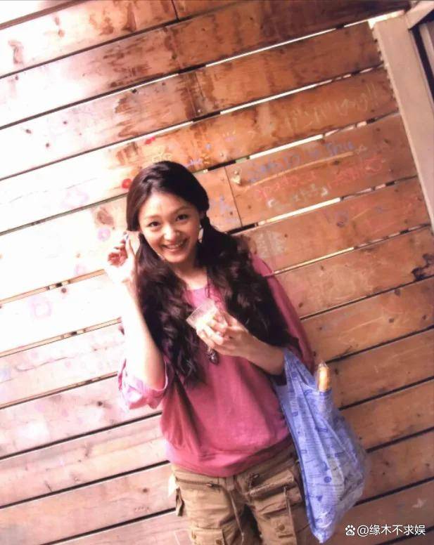 马筱梅为爱犬办葬礼遭网暴,评论区沦陷,和大S离世时画风太像!