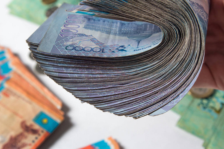 哈萨克斯坦货币(哈萨克斯坦货币面值)