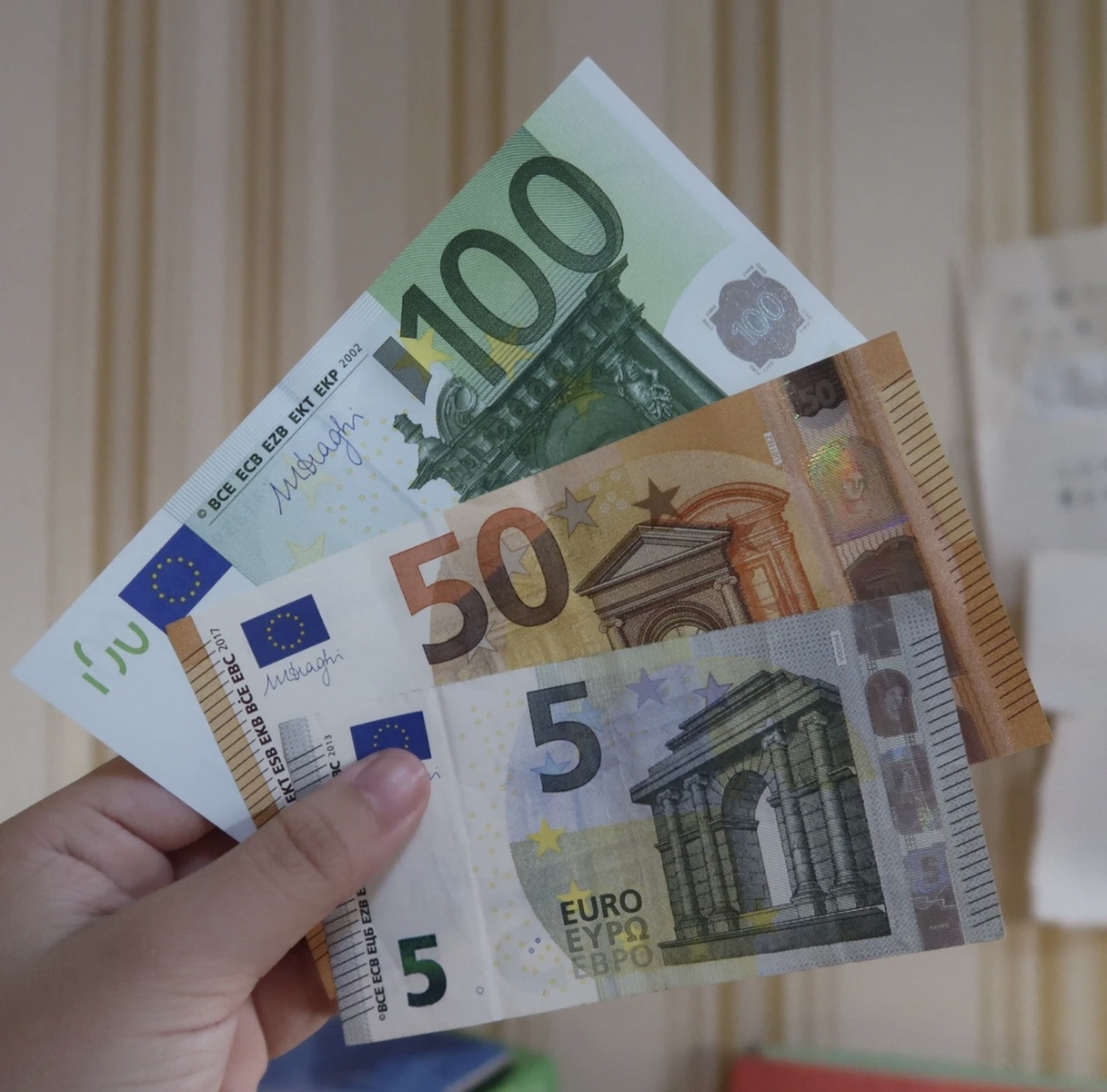 朝鲜货币(朝鲜货币上的人物是谁)